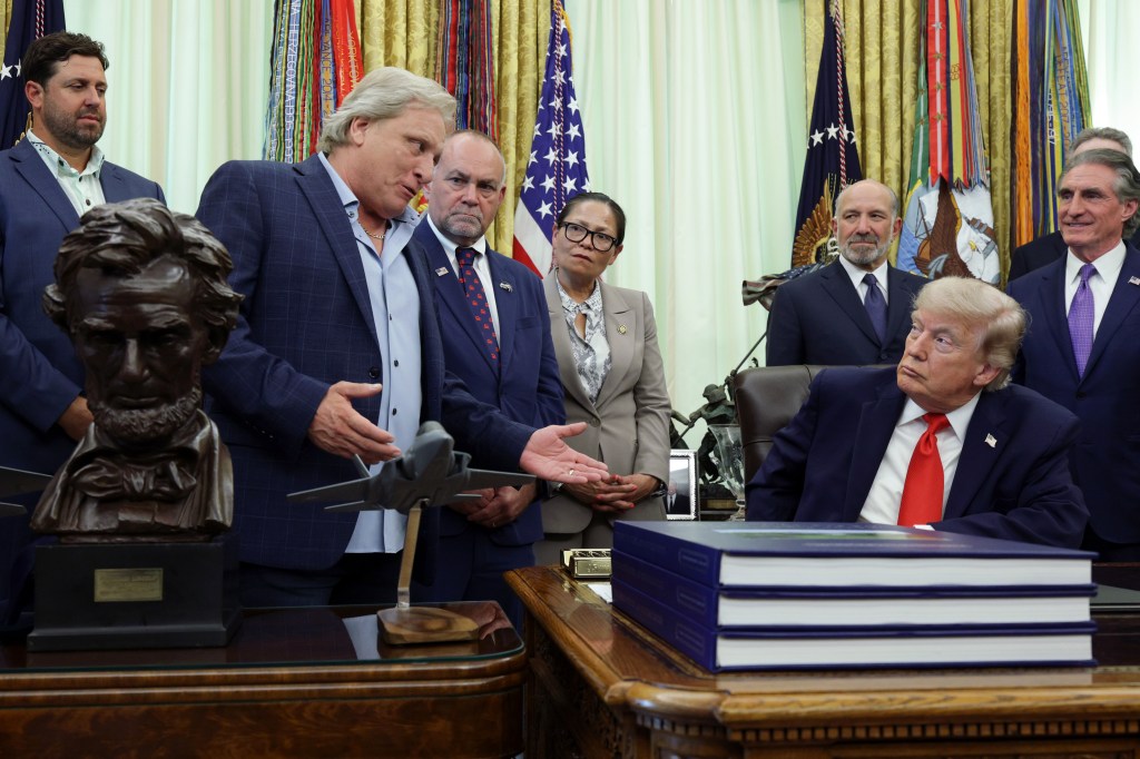 'Deadliest Catch' Star Sig Hansen Praises Trump In Oval Office Visit