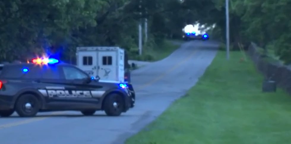 Police standoff following highway shootings, Independence, Mo.