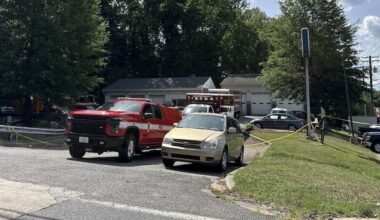 3 dead after small plane crashes near Bowie neighborhood