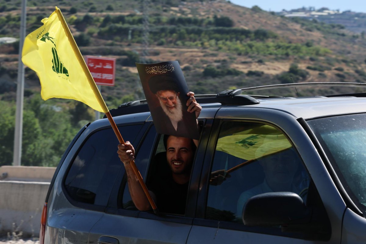 Iran closes strait again because of Israel-Lebanon fighting