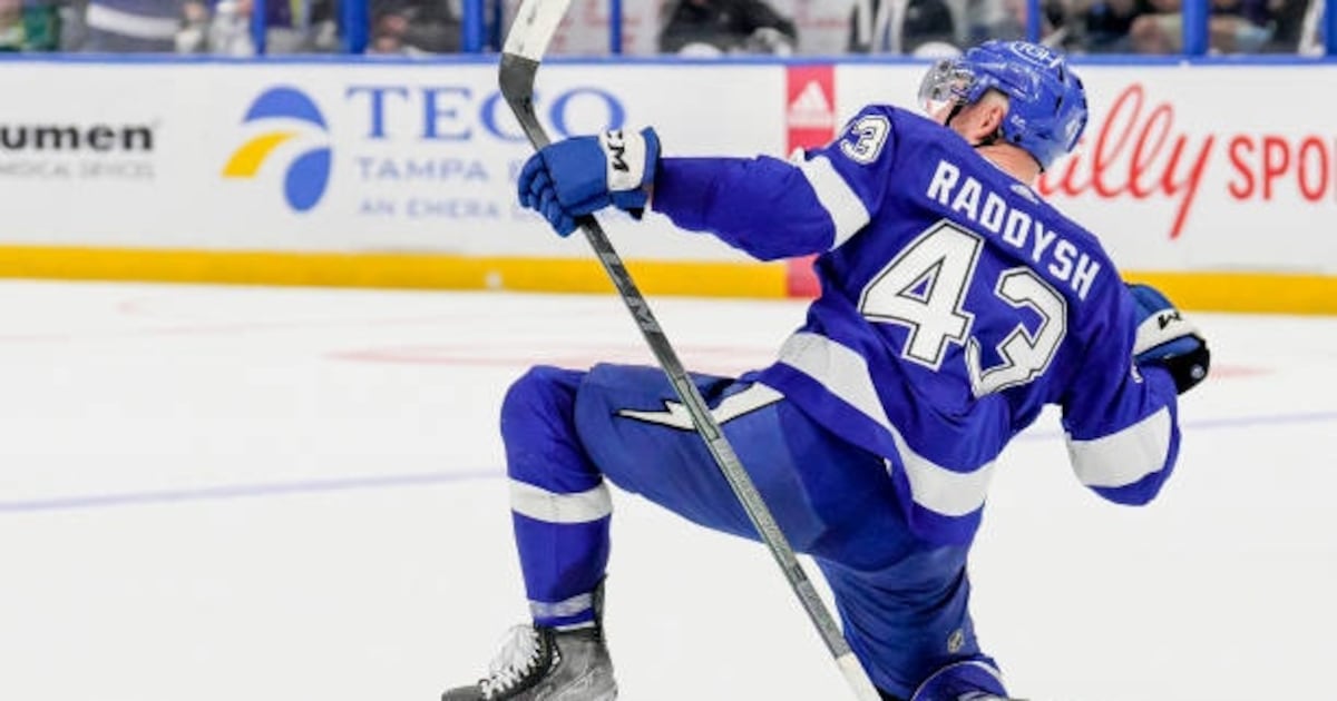 Toronto Maple Leafs to acquire Darren Raddysh in sign-and-trade with Lightning, reaching eight-year deal