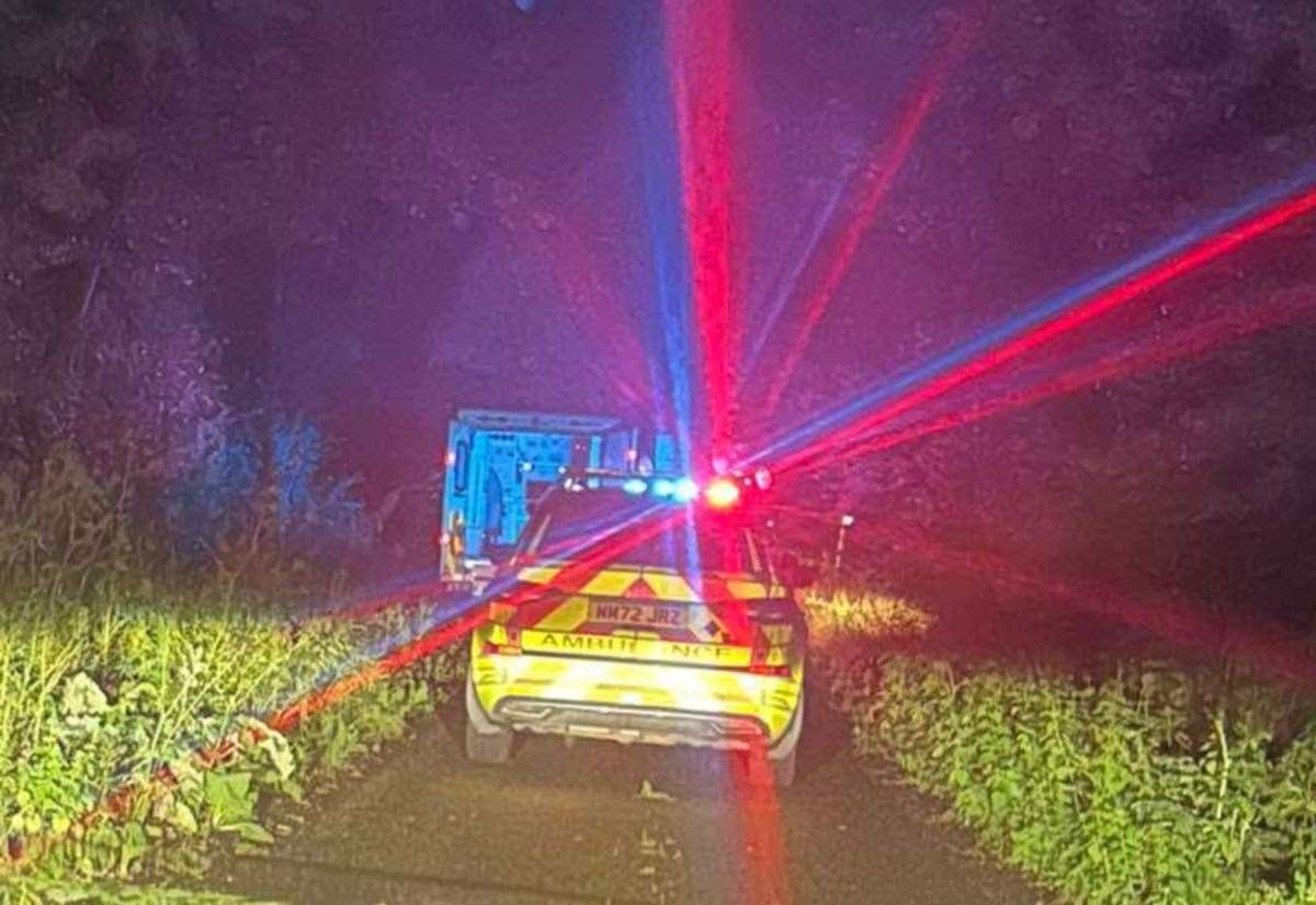 Teenage girl dies and two others seriously injured after Seat Ibiza Xcellence crashes off Headcorn Road between Headcorn and Staplehurst