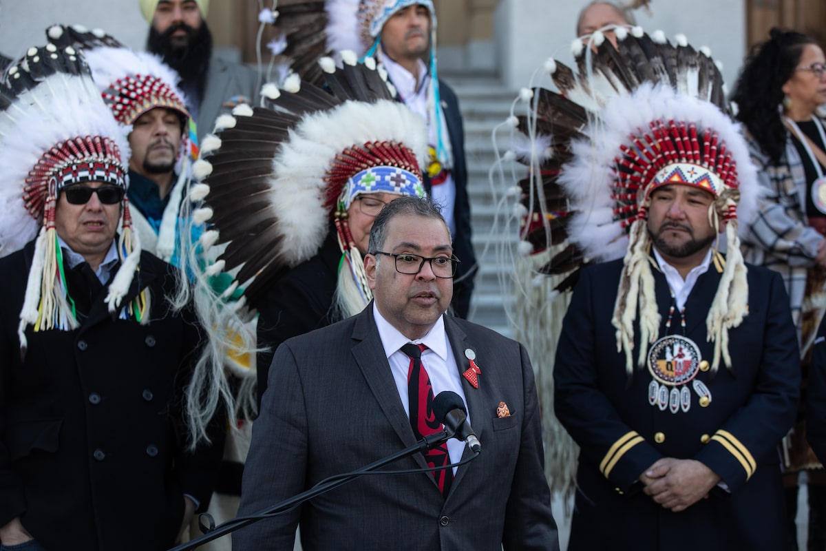 Nenshi urges Smith fire senior aide over social media post criticizing First Nations chiefs