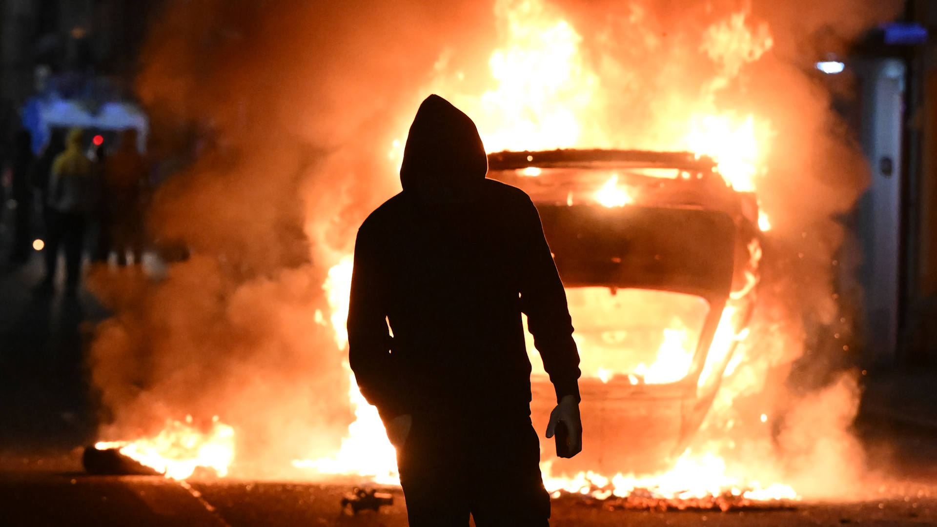 Click to play video: 'Northern Ireland riots continue after alleged sexual assault of teenage girl'