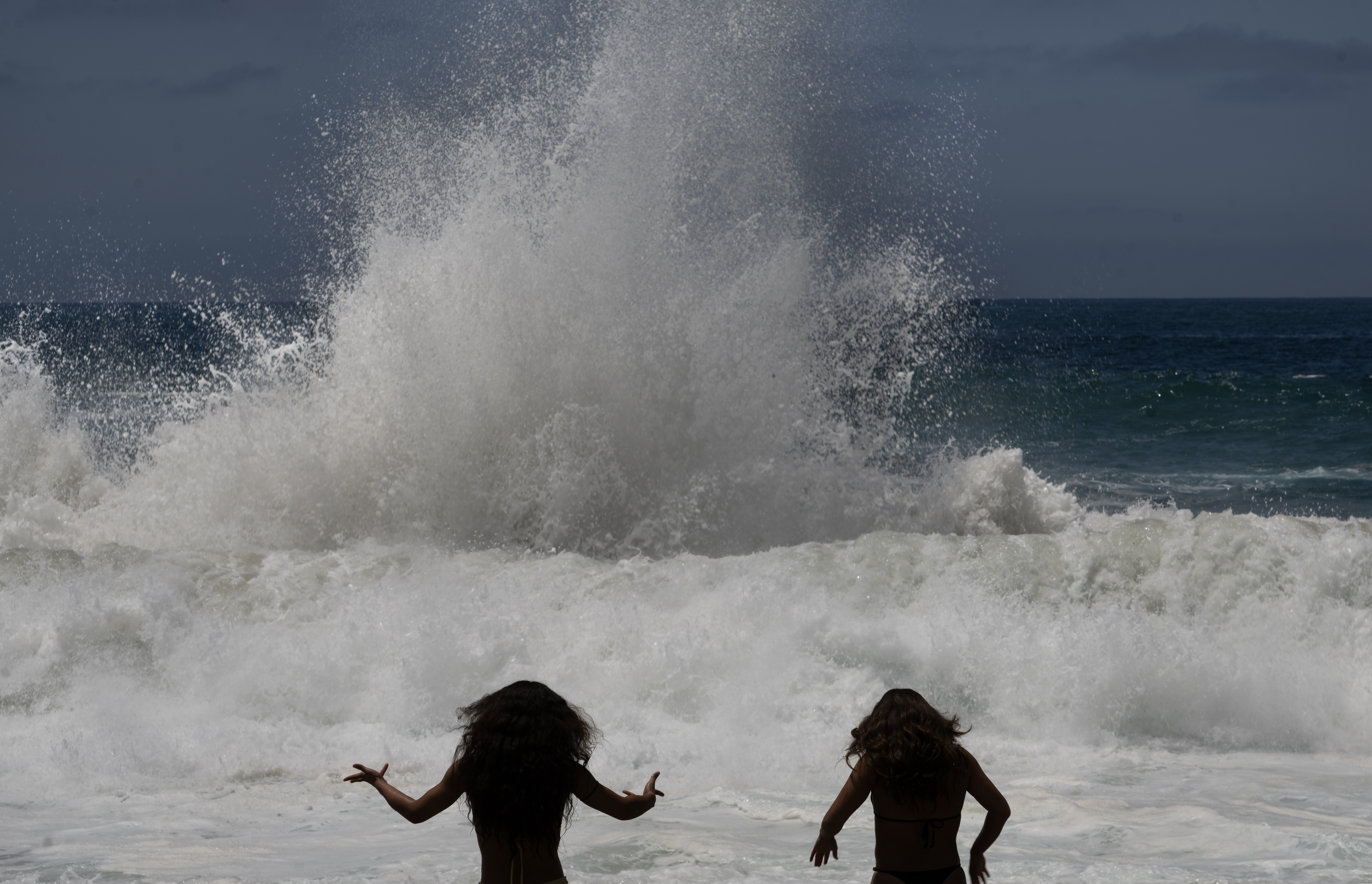 Journey Hidalgo, 17, left, and her sister, Kalea Hidalgo, 21,...