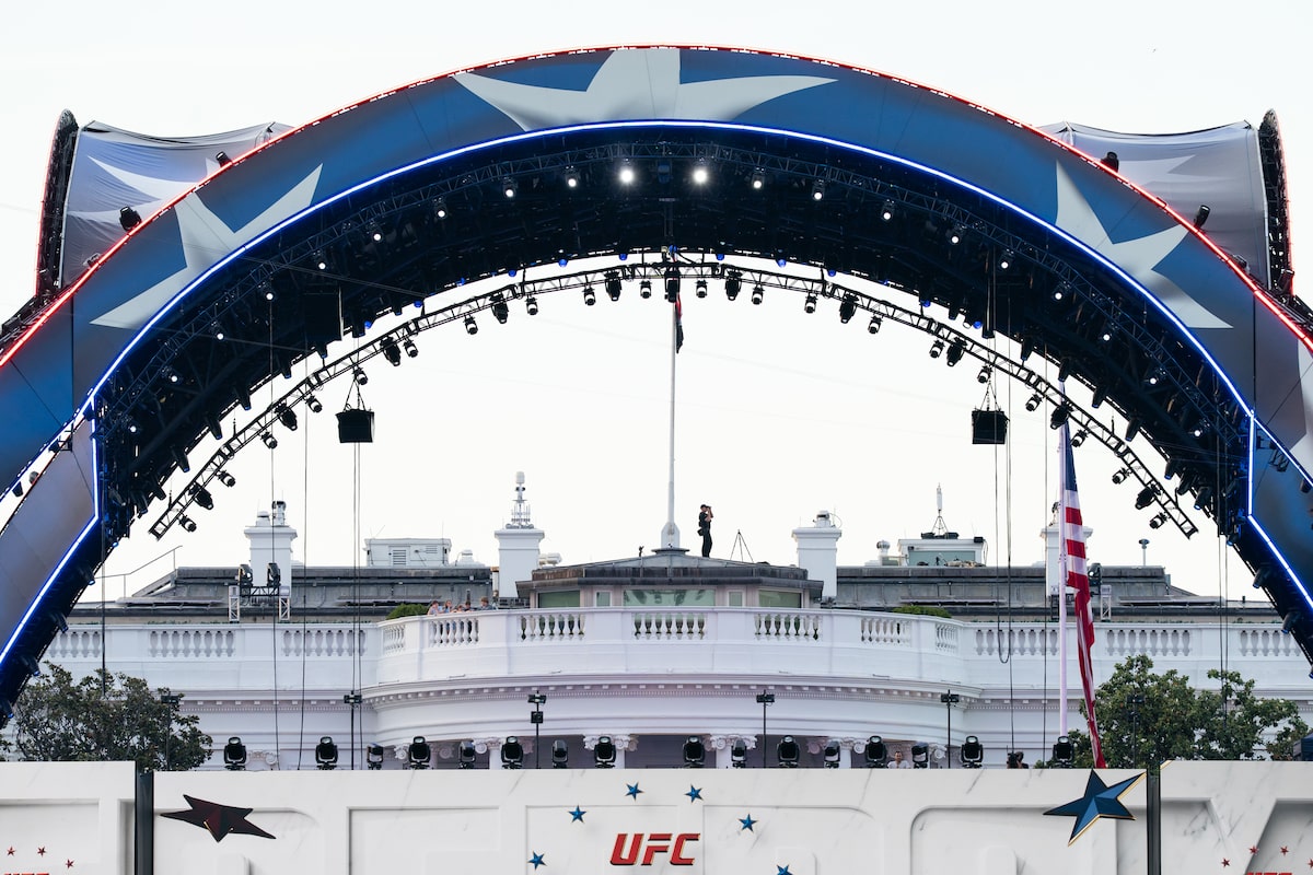 Trump hosts White House UFC fights amid war and political scrutiny