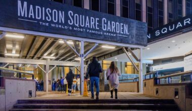 Man falls to death during concert at Madison Square Garden