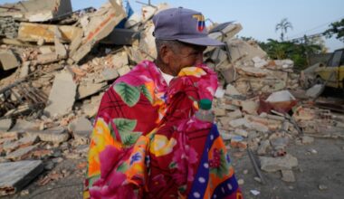 Venezuela earthquake rescuers search rubble as death toll hits 589