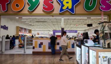 Toys 'R' Us Canada gets court approval to sell parts of business