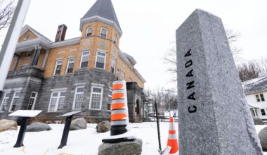 Cross-border library in Quebec opens new Canadian entrance