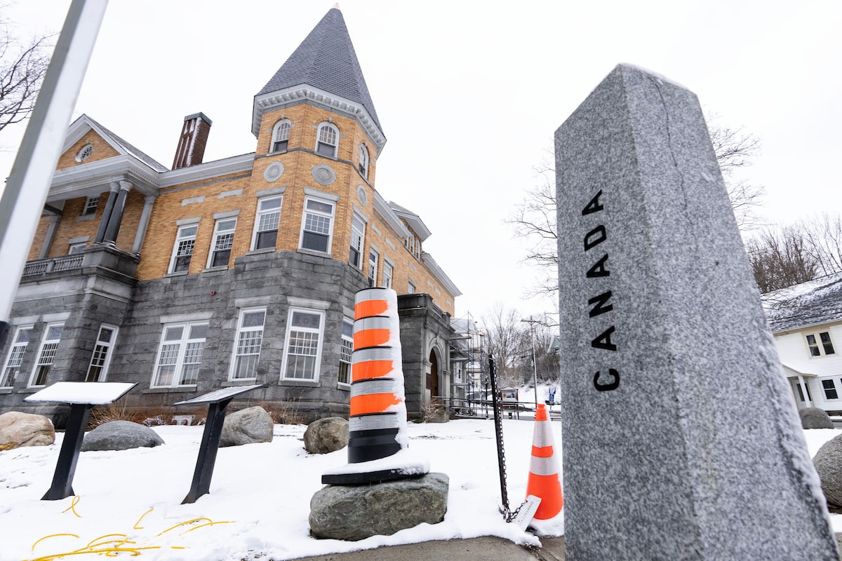 Cross-border library in Quebec opens new Canadian entrance