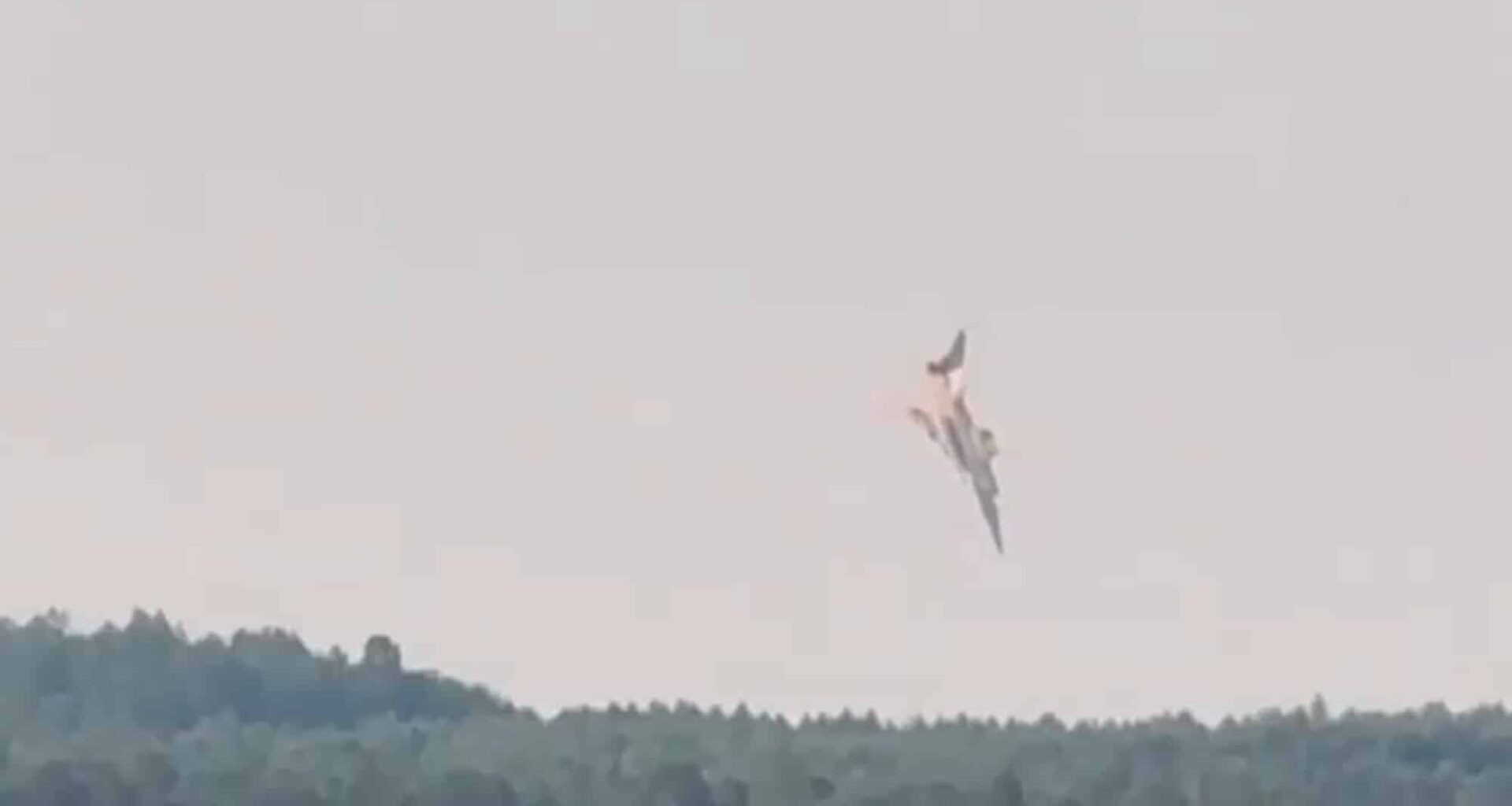Video Captures Russian Tu-22M3 Bomber’s Nosedive Before Crash