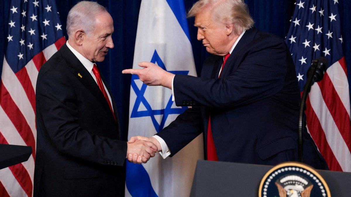 FILE PHOTO: U.S. President Donald Trump points his finger towards Israeli Prime Minister Benjamin Netanyahu as they shake hands during a press conference after meeting at Trump???s Mar-a-Lago club in Palm Beach, Florida, U.S., December 29, 2025. REUTERS/Jonathan Ernst/File Photo