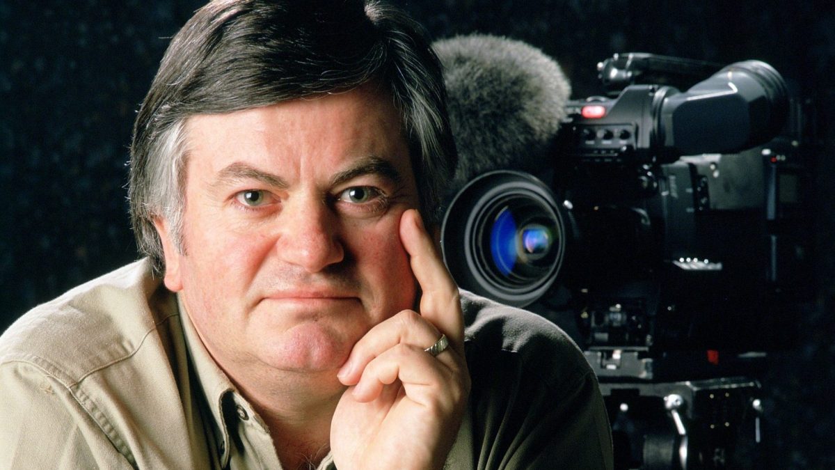 Editorial use only Mandatory Credit: Photo by ITV/Shutterstock (509208qp) ROGER COOK IN 'THE COOK REPORT' - 1998 ITV ARCHIVE