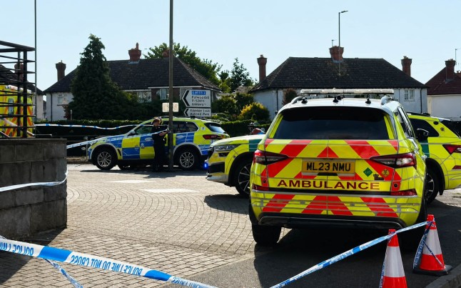 Surrey Police launched a murder investigation after the body of a three-year-old girl was discovered at a home in Pyrcroft Road, Chertsey, on 25 June. Officers arrived around 5.40pm following a welfare concern call. The child was found deceased inside the property, prompting a serious probe into the tragedy. Arrest Made At Scene A 31-year-old man was arrested on suspicion of murder at the property. He sustained a serious injury and was taken to the hospital before being taken into police custody. Authorities believe the incident happened within a family environment and are not seeking anyone else in connection with the case. ?? Major Crime Team Leads Inquiry Surrey Police???s Major Crime Team is spearheading the investigation to understand the circumstances surrounding the young girl???s death. Officers are working to build a full picture while maintaining a strong presence in the neighbourhood. Community Reassurance The Senior Investigating Officer confirmed there is no ongoing public risk and reassured residents despite the significant police activity in Pyrcroft Road. Locals have been thanked for their cooperation during the probe. Call For Information Police urge anyone with information related to the case to come forward via direct message quoting reference PR/SYP-20260625-0759. Alternatively, anonymous tips can be given through Crimestoppers on 0800 555 111.