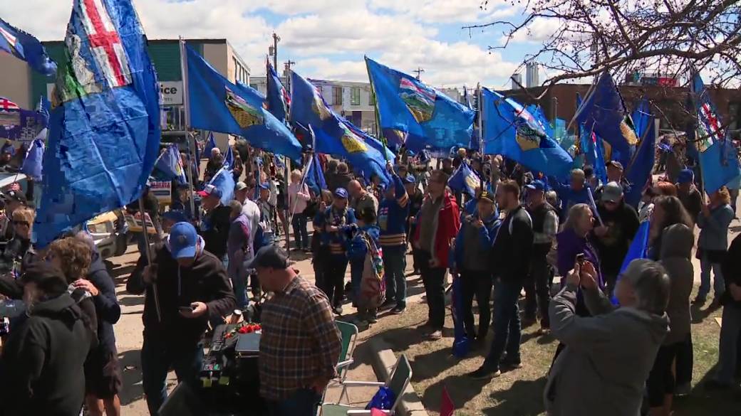 Click to play video: 'Alberta separatism threat ‘going to cause businesses to pull back’: U of A economist'