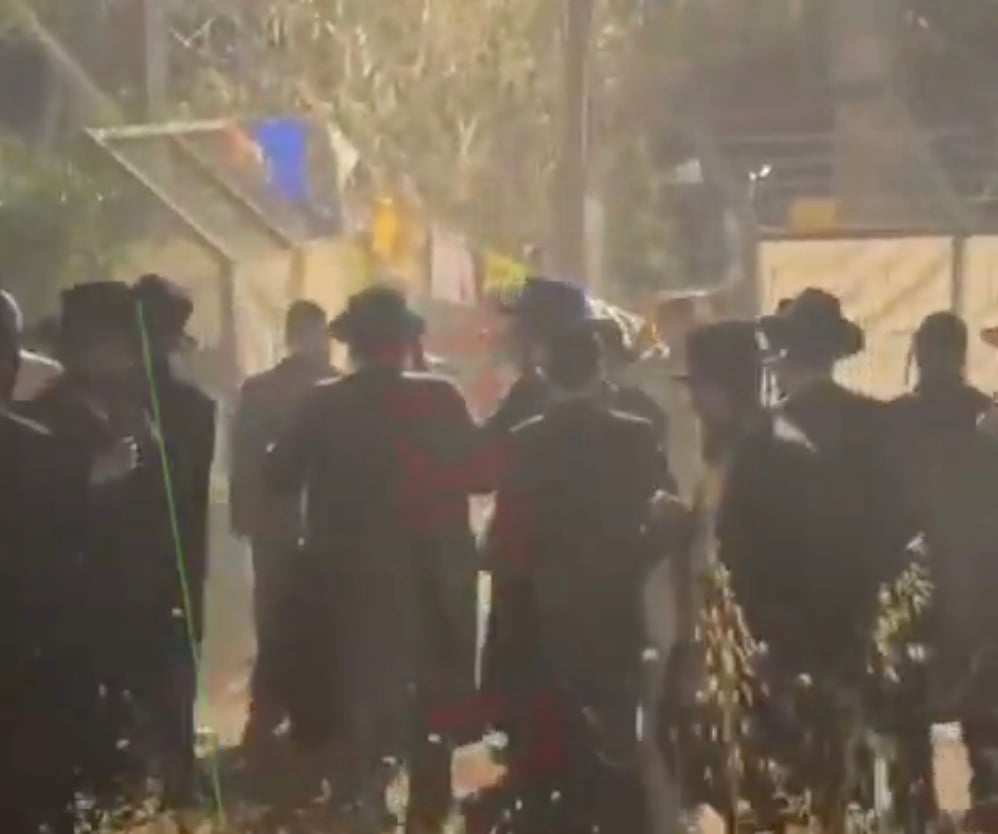 Dozens of protesters break into Beit Shemesh police compound after arrest of Haredi draft dodger