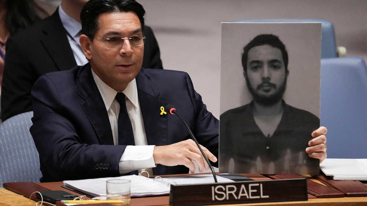 Ambassador Danny Danon holding a photo of Hersh Goldberg-Polin at U.N. Security Council meeting
