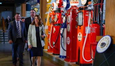 Danielle Smith to cut millions of Alberta residents $100 cheques amid windfall oil revenues