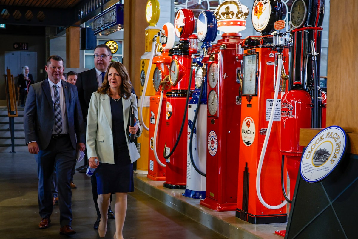 Danielle Smith to cut millions of Alberta residents $100 cheques amid windfall oil revenues