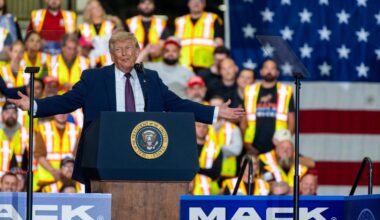 Trump kicks off sales pitch for Iran deal few Americans like