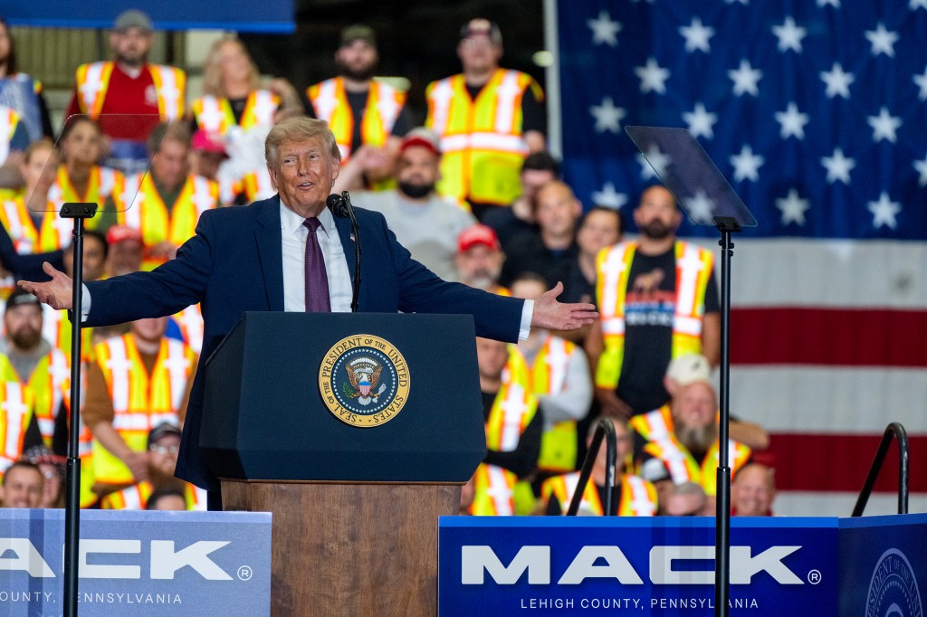 Trump kicks off sales pitch for Iran deal few Americans like