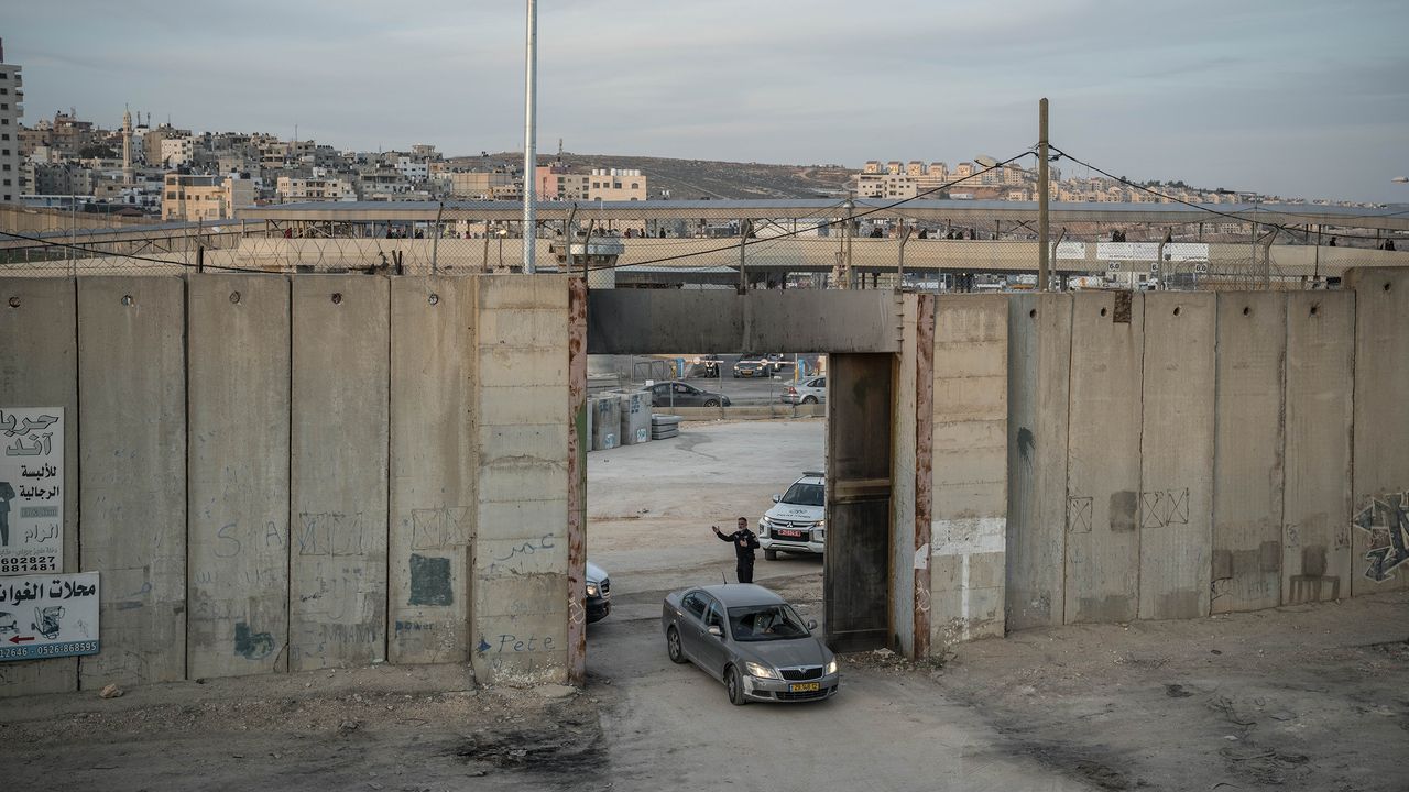 The Israeli Employers Who Want Their Palestinian Workers Back