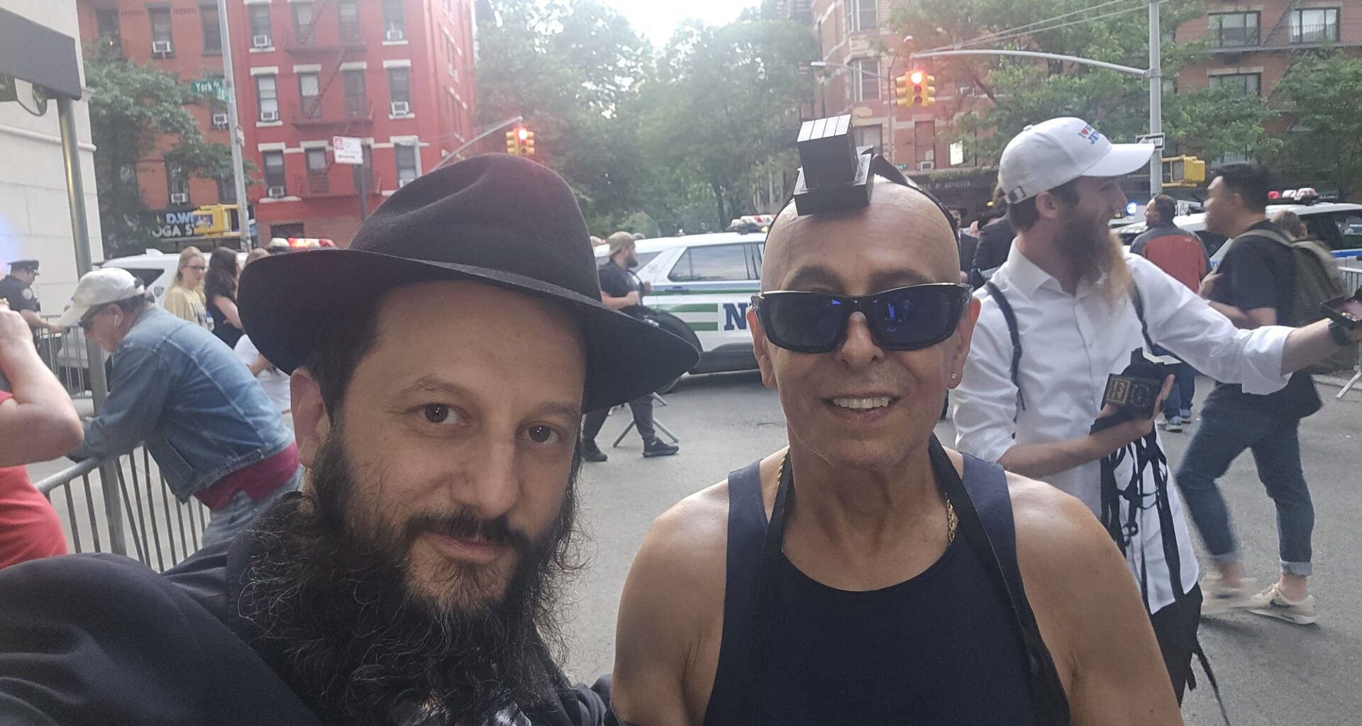 The Blogs: A Guard at Gracie Mansion Asked If I Hate Israel | Uriel Vigler