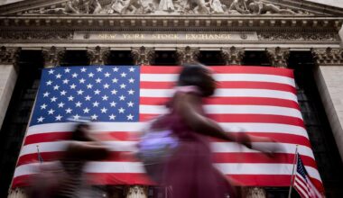 'Running off the cliff': An explosion of household debt has put the US economy in a tough spot