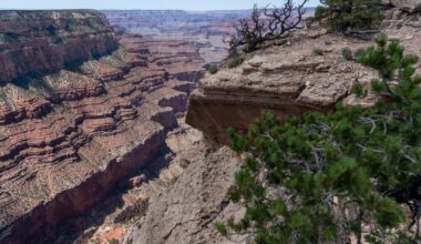 Teen dies after showing symptoms of heat-related illness on strenuous hike through Grand Canyon