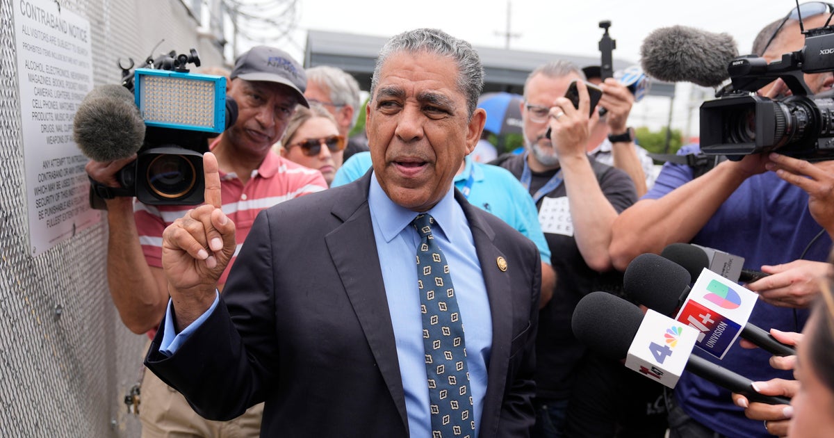 Adriano Espaillat