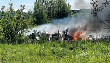 Skydivers on plane that crashed in Missouri "didn't have time to jump," witness says