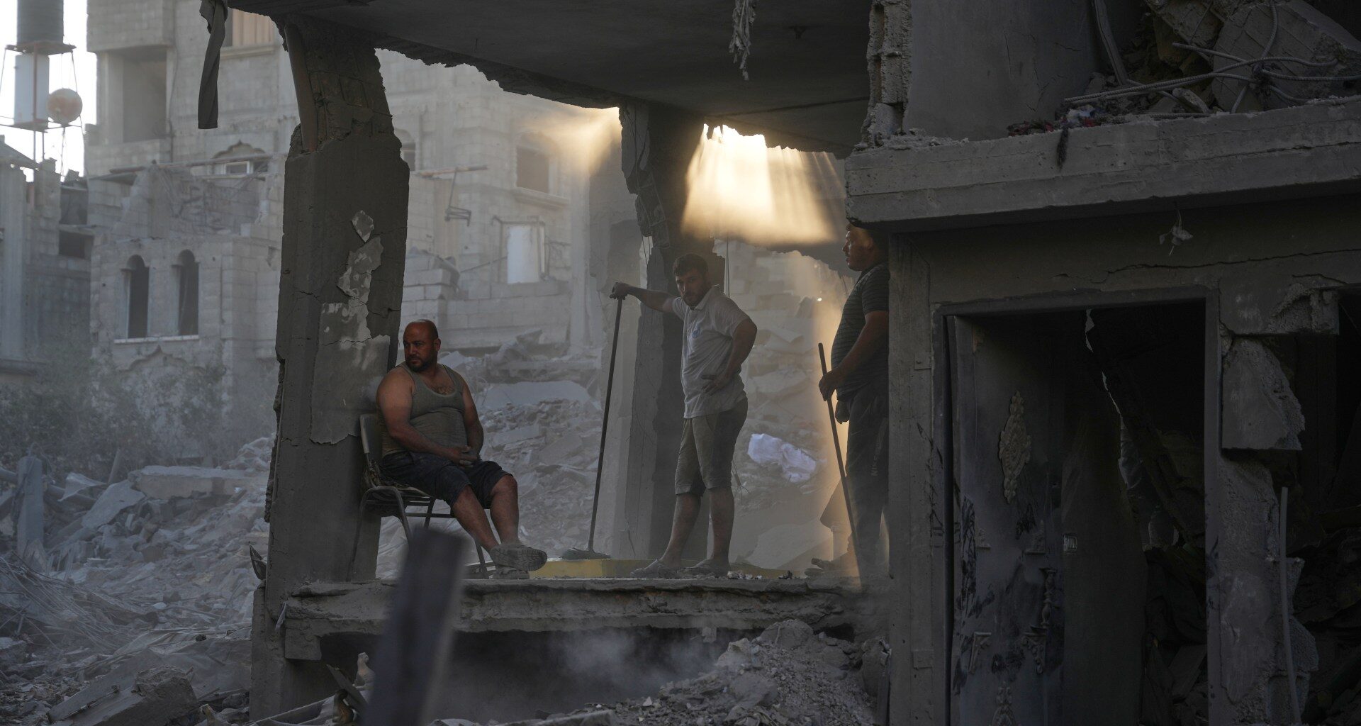 Gaza post-‘ceasefire’ deaths hit 983 as Israeli attack targets refugee camp | Israel-Palestine conflict News