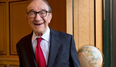 Alan Greenspan, who steered the Federal Reserve through both boom and crisis, dies at 100