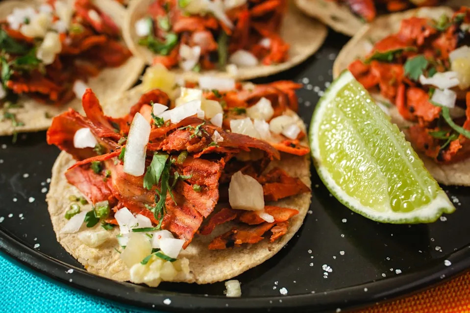 Tacos al pastor in Mexico City. Marcos – stock.adobe.com