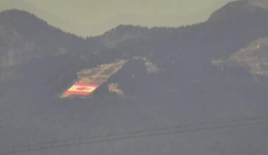 Giant Canadian flag seen on Grouse Mountain, but mystery surrounds it - BC - Global News