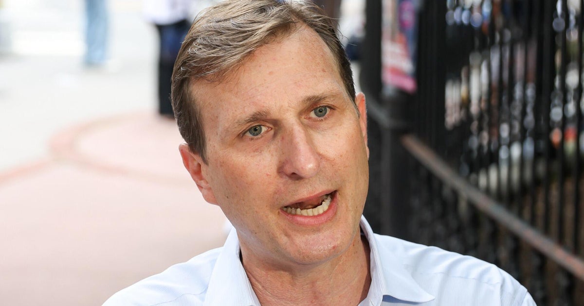 Coffee shop tells Rep. Dan Goldman he's not welcome because of his stance on Israel