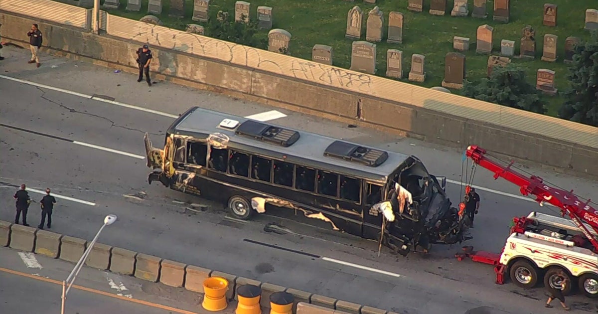 LIE crash kills two, injures 20 after bus slams into multiple cars in Queens