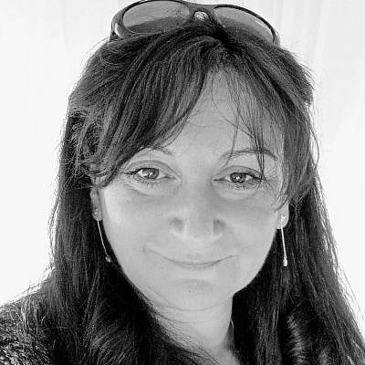 The Blogs: Gesher Tzar Meod | Claire R. Bright