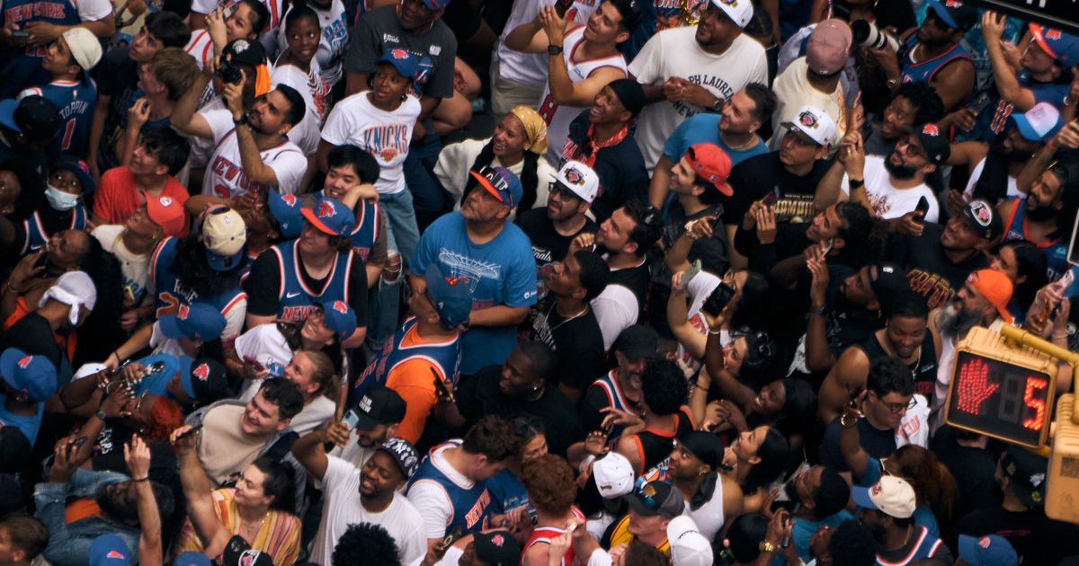 Scenes From a Morning Commute During the Knicks Parade