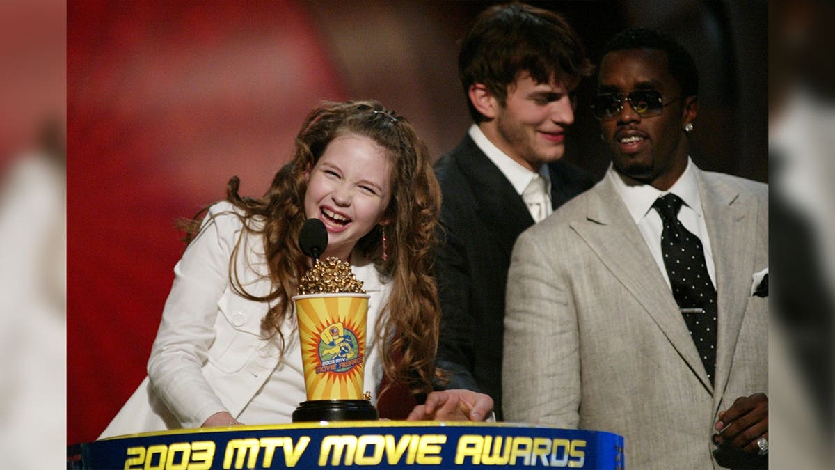 Daveigh Chase accepts MTV award from Diddy and Ashton Kutcher