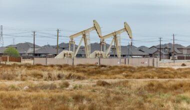 Oil Declines After US Says Israel and Lebanon Agree Ceasefire