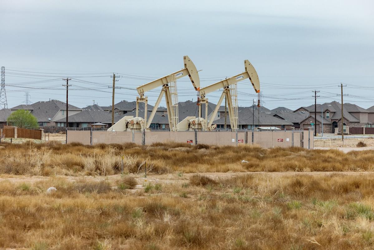 Oil Declines After US Says Israel and Lebanon Agree Ceasefire