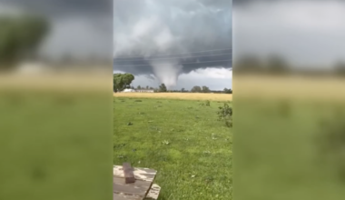 Rash of tornadoes tears through the Midwest, killing at least 2