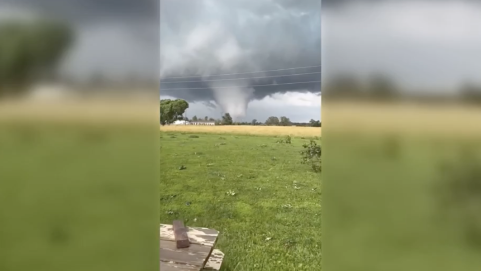 Rash of tornadoes tears through the Midwest, killing at least 2