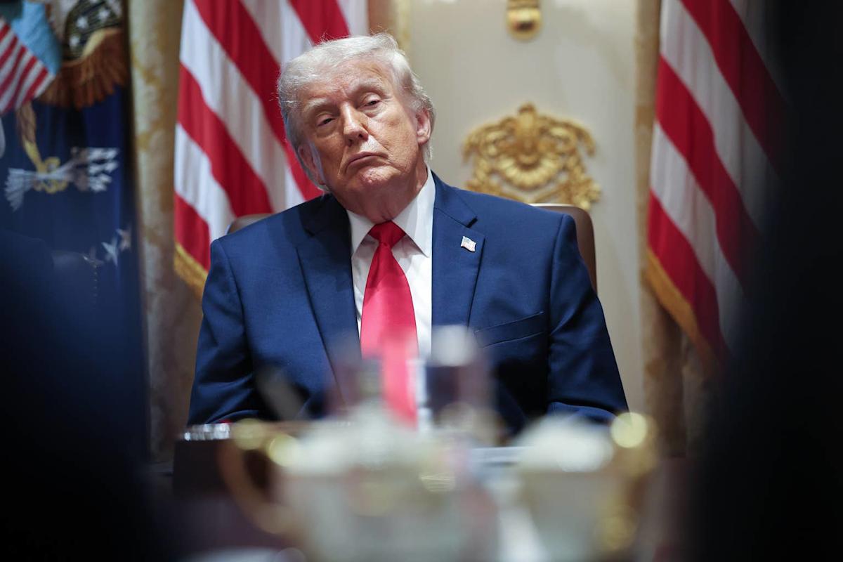 Trump signs new order to shut down bank accounts