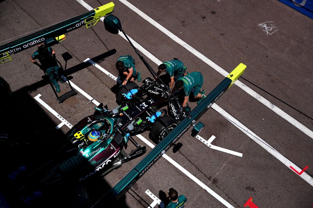 Aston Martin gives update on “random downshifts” after Fernando Alonso’s FP1 crash