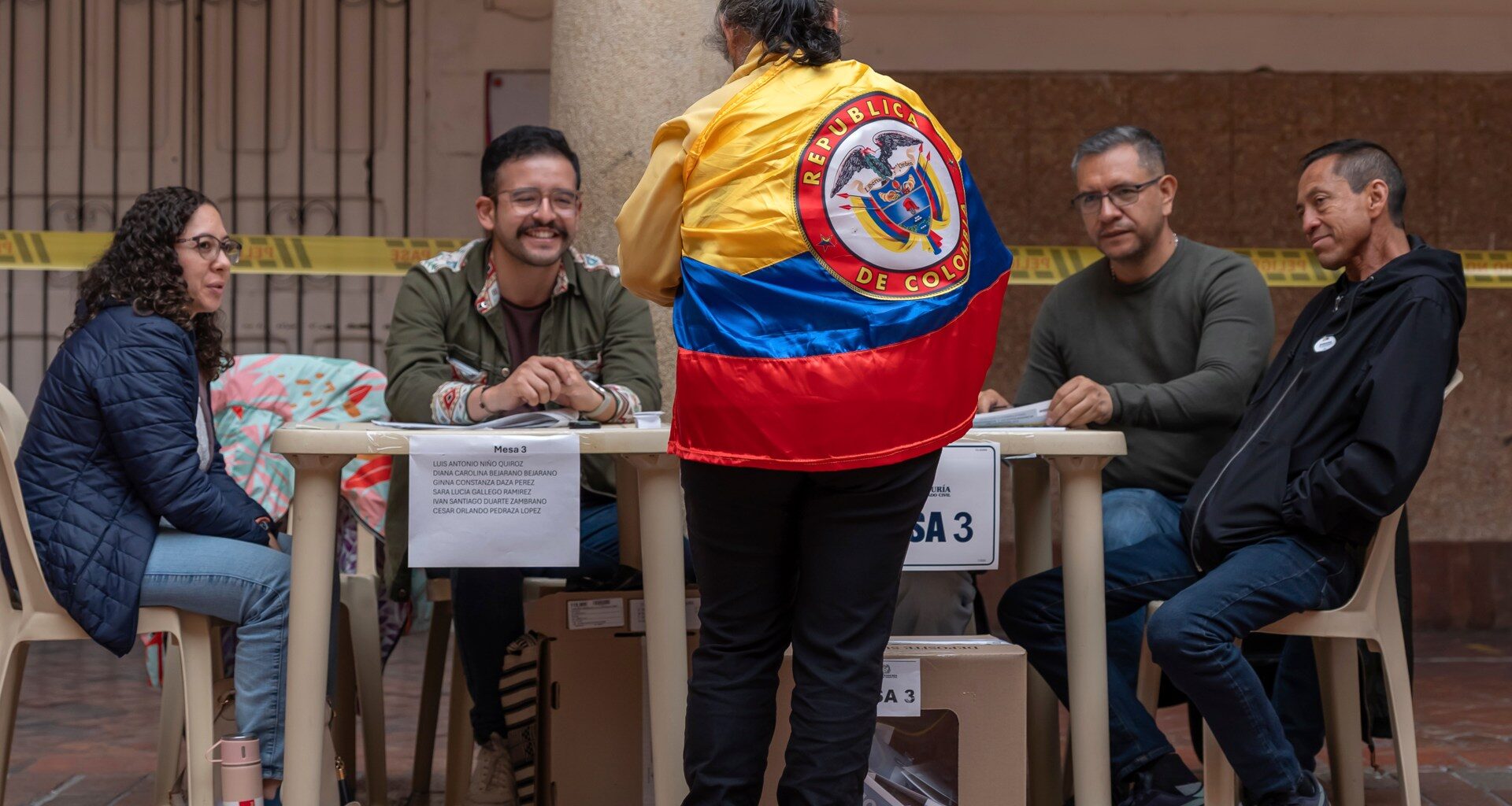 Colombians to vote in presidential run-off pitting leftist against hardliner | Elections News
