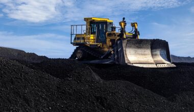 Trump to announce $700 million investment in new coal plants and export terminal