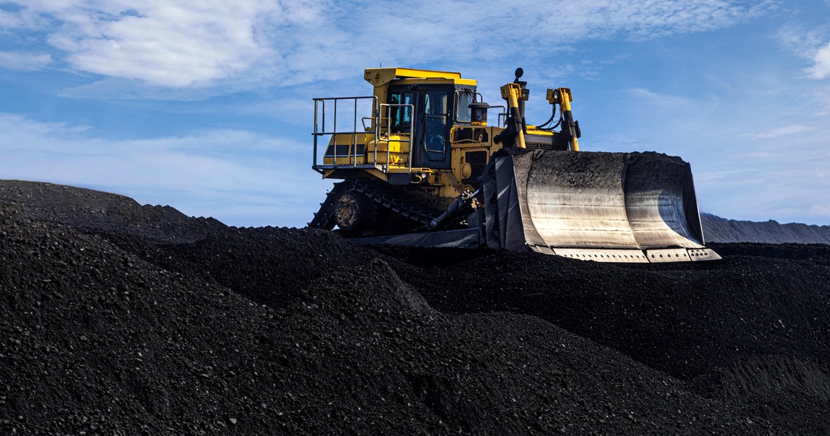 Trump to announce $700 million investment in new coal plants and export terminal